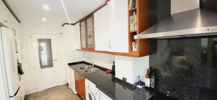 Sale of middle floor apartment in Miraflores 3