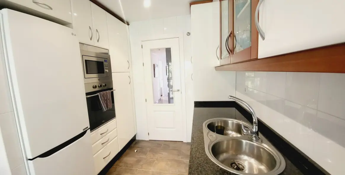 Venta de apartamento en planta media en Miraflores 9