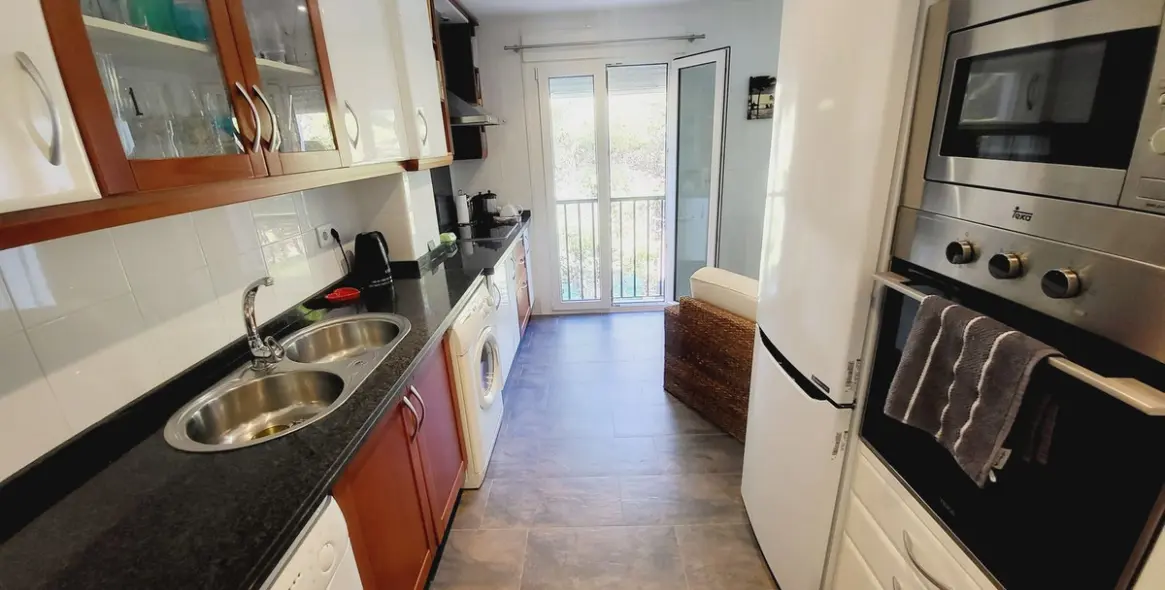 Venta de apartamento en planta media en Miraflores 10