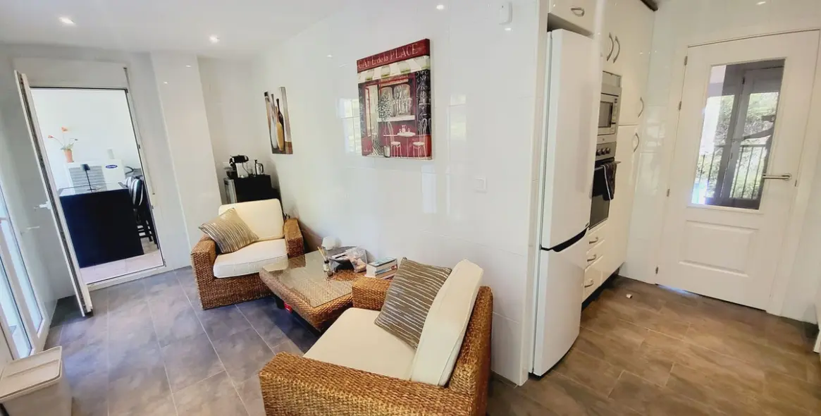 Venta de apartamento en planta media en Miraflores 12