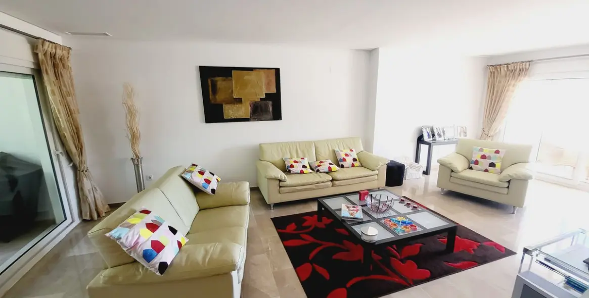 Venta de apartamento en planta media en Miraflores 13