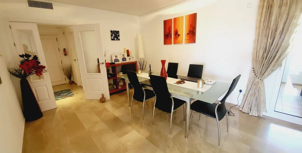 Venta de apartamento en planta media en Miraflores 16