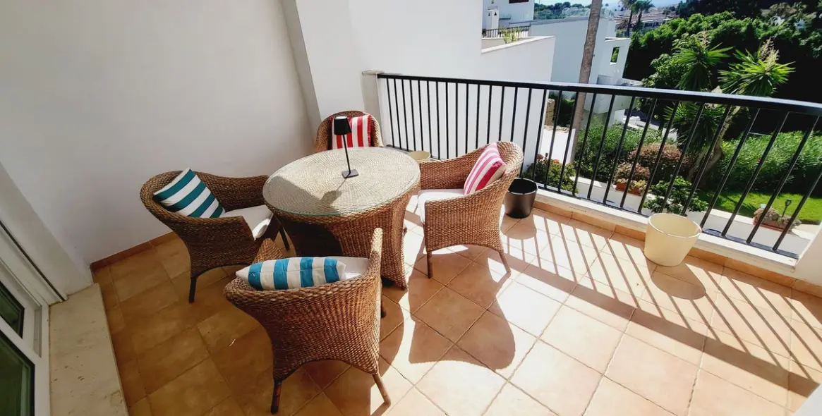 Venta de apartamento en planta media en Miraflores 17