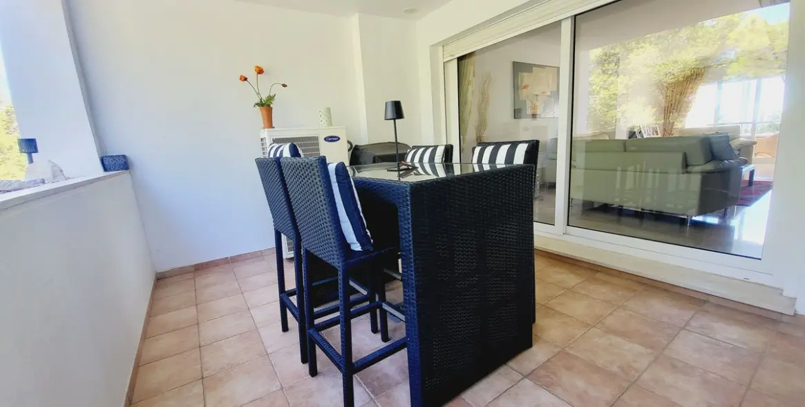 Venta de apartamento en planta media en Miraflores 18