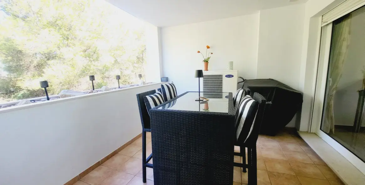 Venta de apartamento en planta media en Miraflores 19