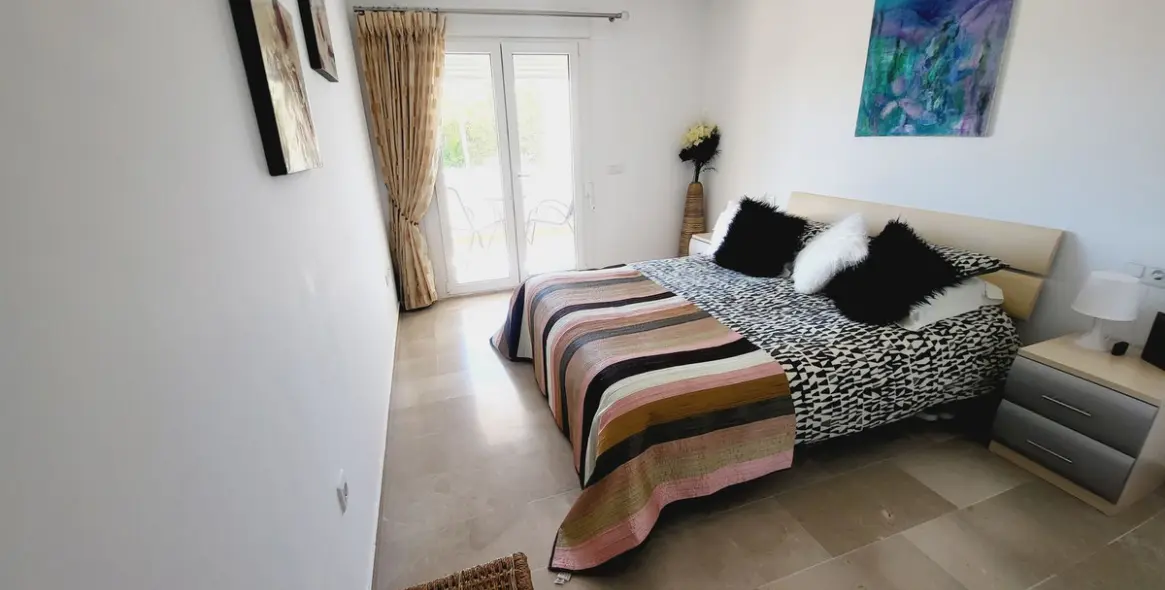 Venta de apartamento en planta media en Miraflores 20