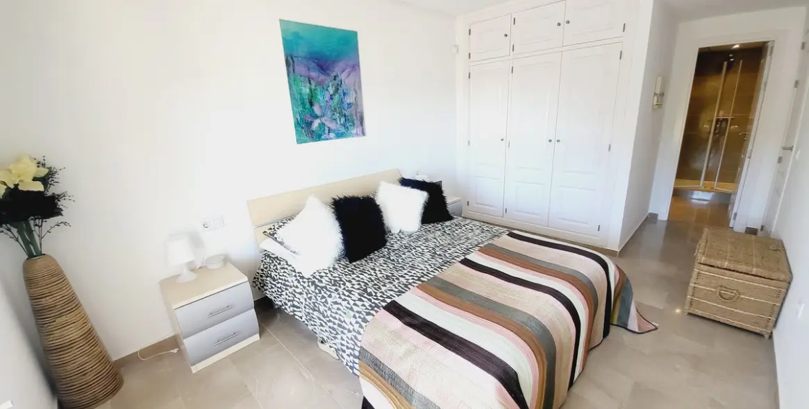 Venta de apartamento en planta media en Miraflores 21