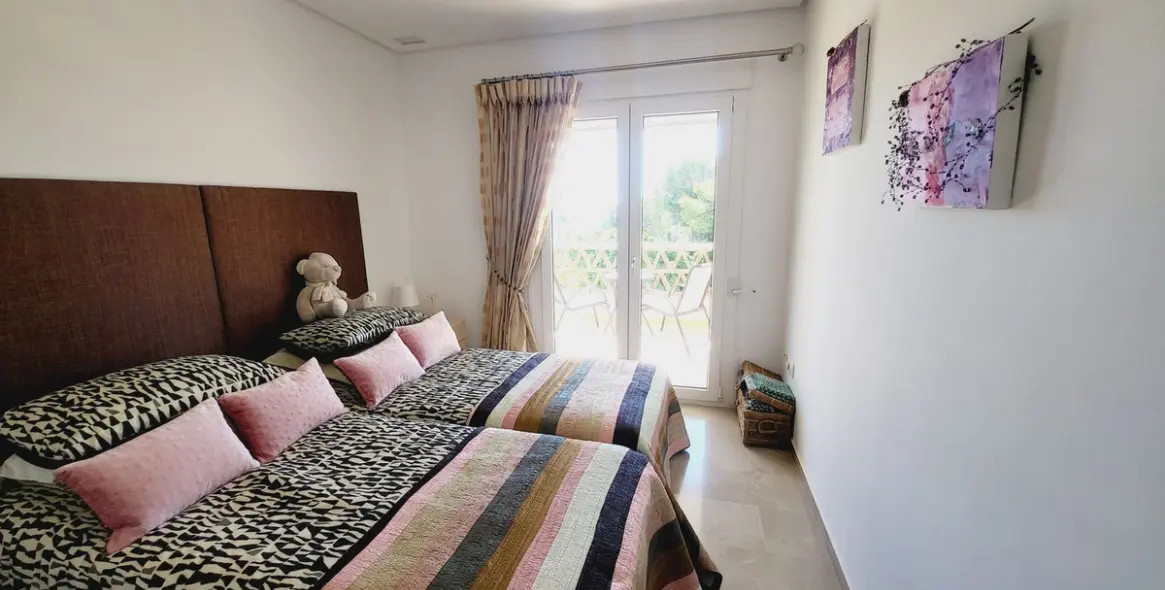 Venta de apartamento en planta media en Miraflores 27