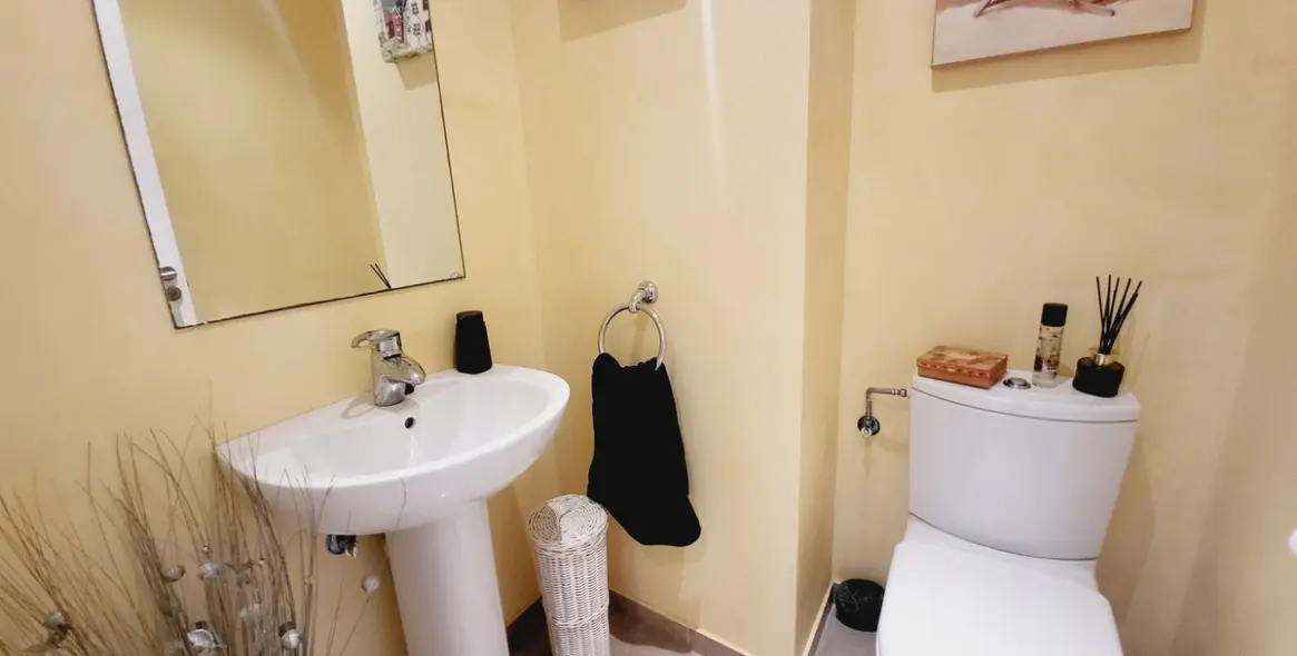 Venta de apartamento en planta media en Miraflores 28