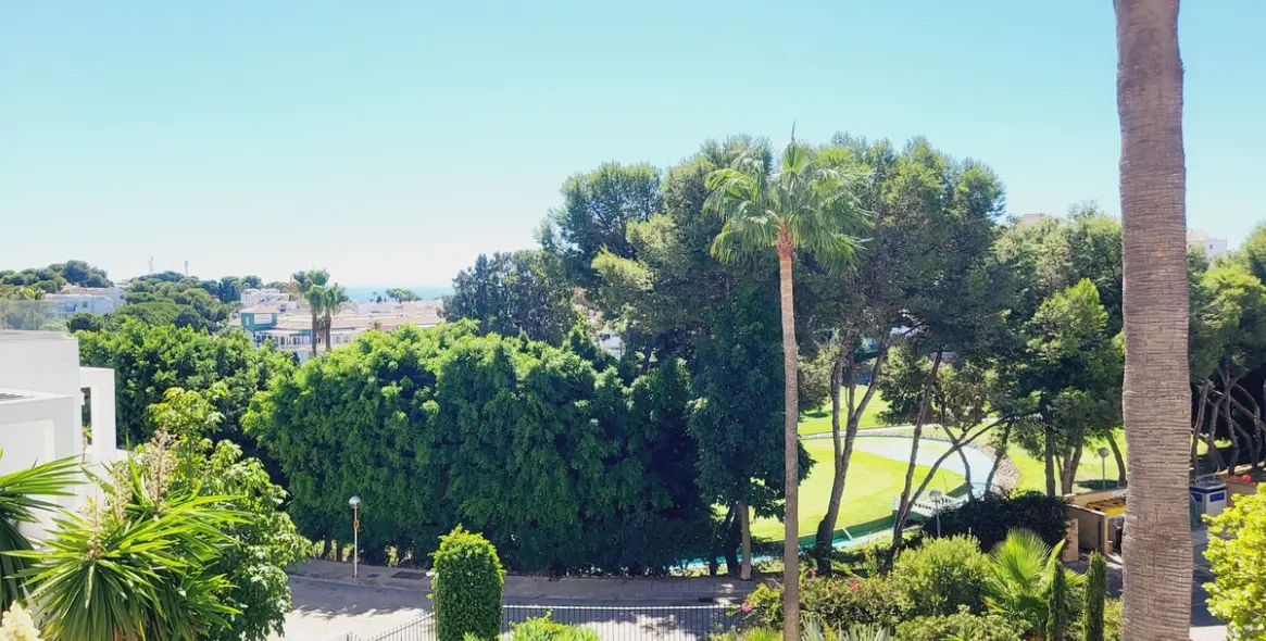 Venta de apartamento en planta media en Miraflores 29