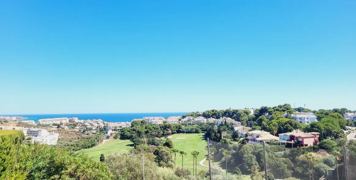 Venta de apartamento en planta media en Miraflores 31