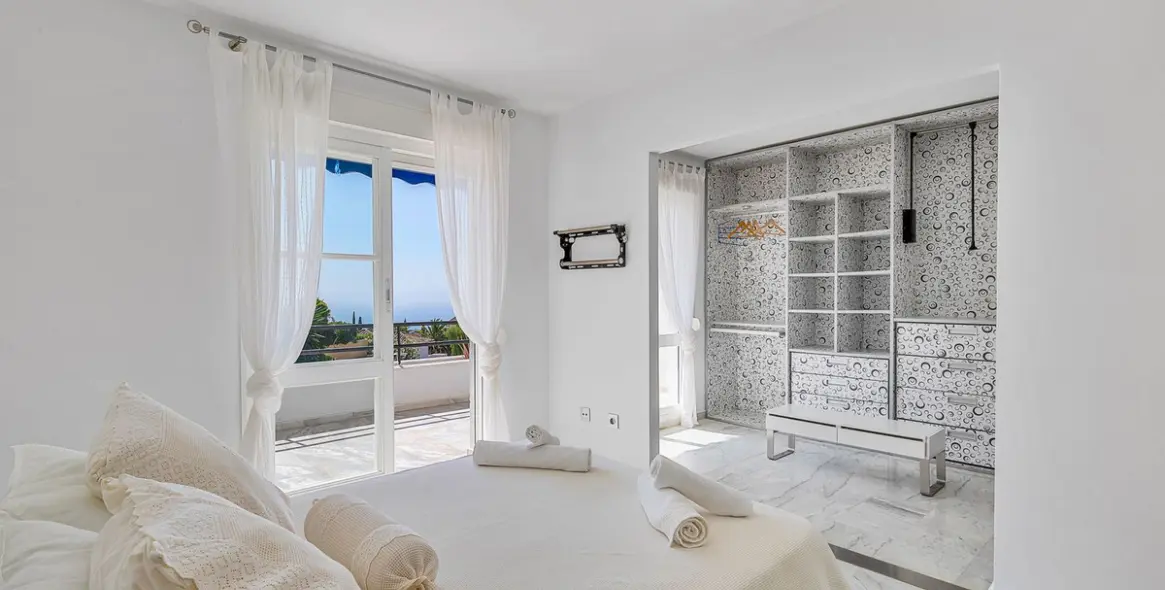 Продажа таунхауса в Calahonda 11