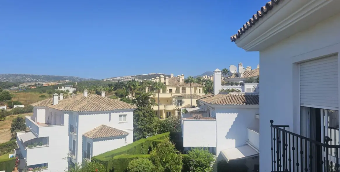 Sale of penthouse in Casares Playa 1