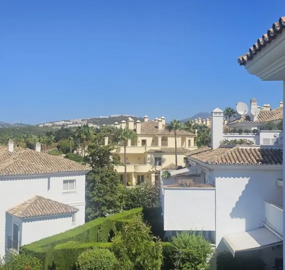 Sale of penthouse in Casares Playa