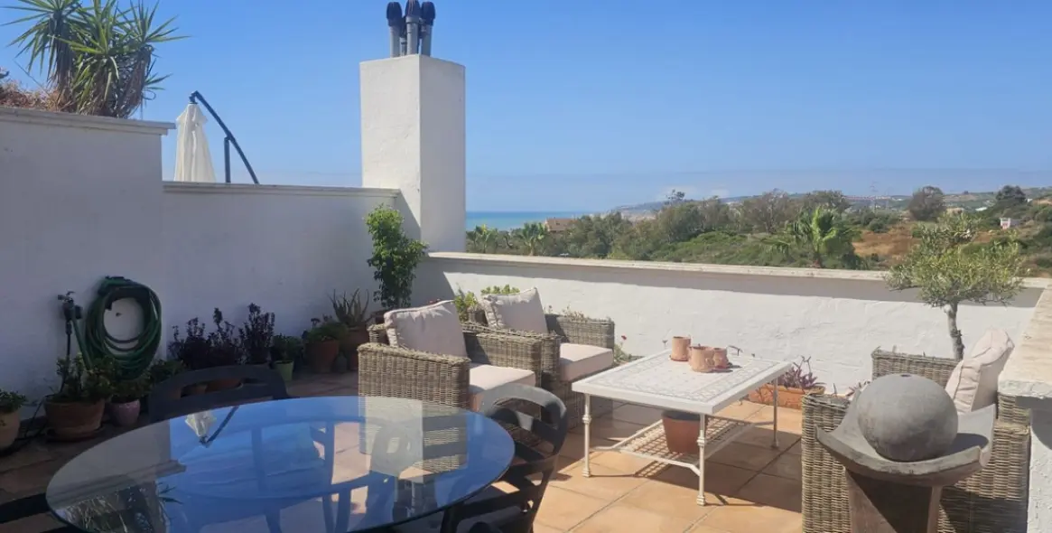 Sale of penthouse in Casares Playa 2