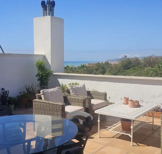Sale of penthouse in Casares Playa
