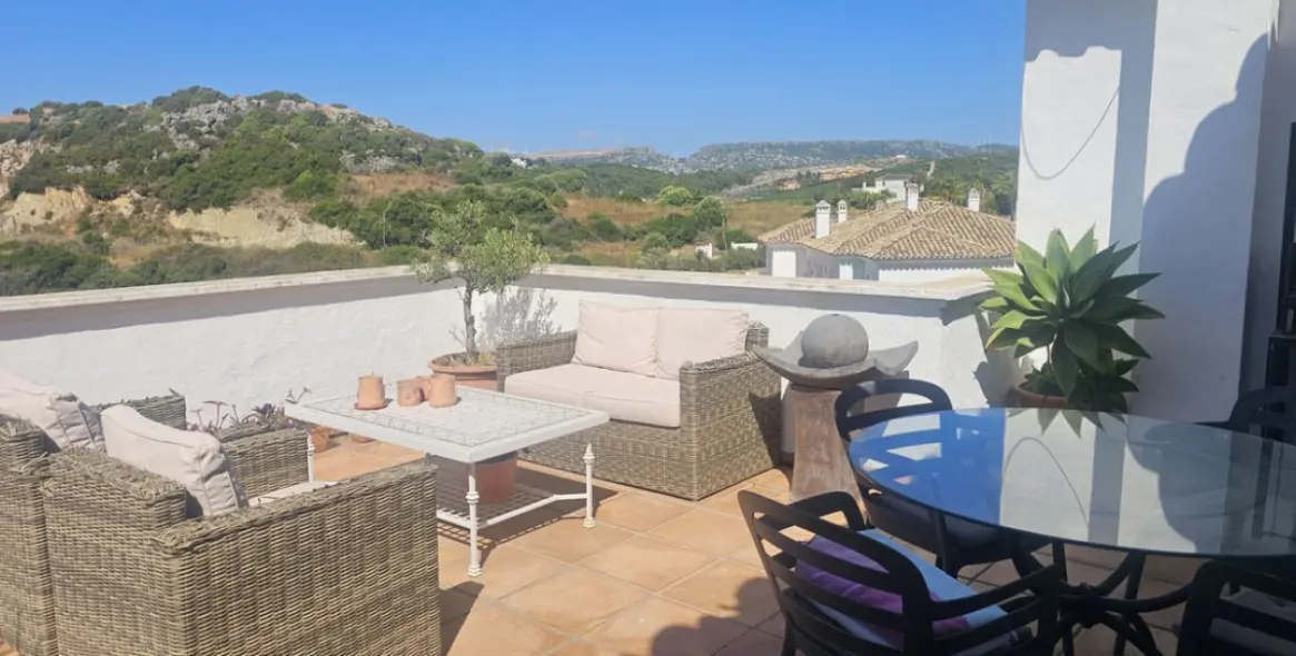 Sale of penthouse in Casares Playa 14