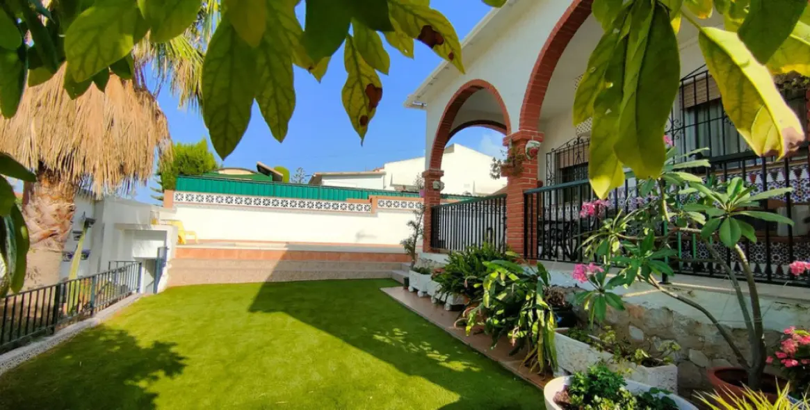 Sale of detached villa in Alhaurín de la Torre 1