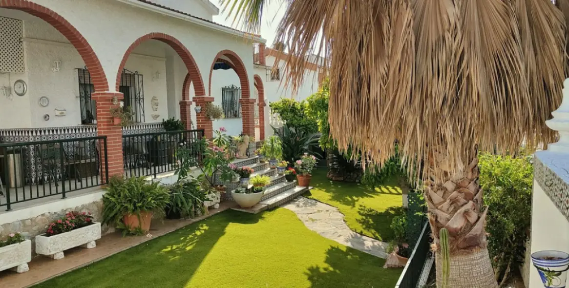 Продажа  отдельно стоящей виллы в Alhaurín de la Torre 40