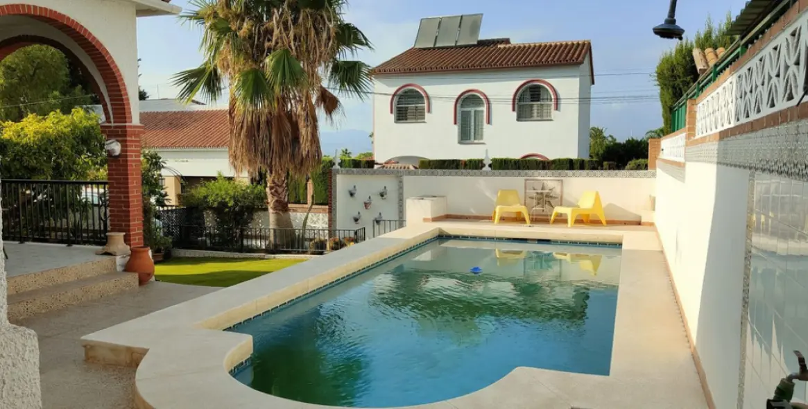 Продажа  отдельно стоящей виллы в Alhaurín de la Torre 43