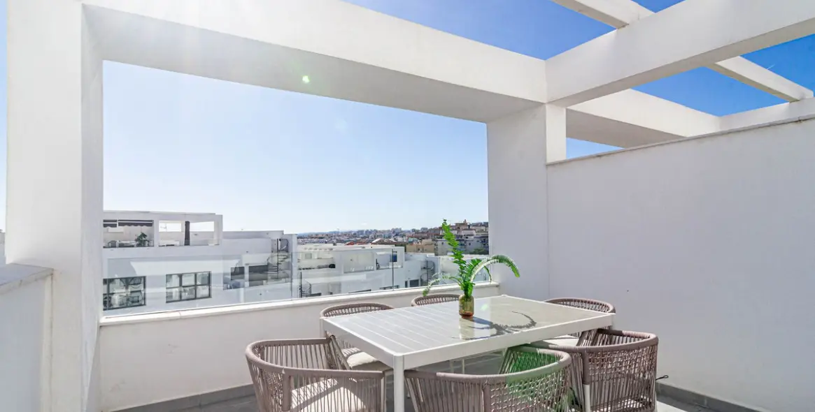 Sale of penthouse in Estepona 1