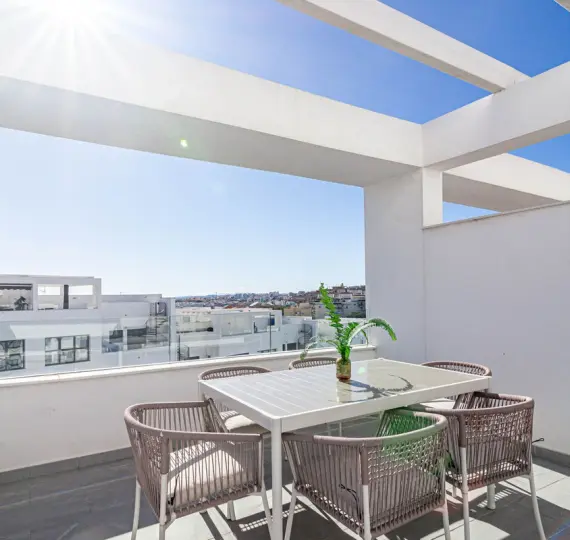 Sale of penthouse in Estepona