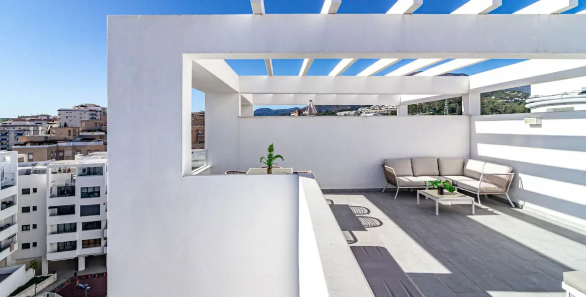Sale of penthouse in Estepona 2