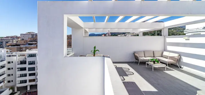 Sale of penthouse in Estepona 1