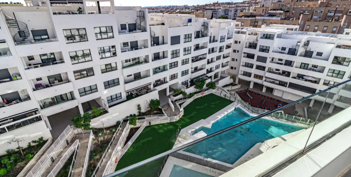 Sale of penthouse in Estepona 3
