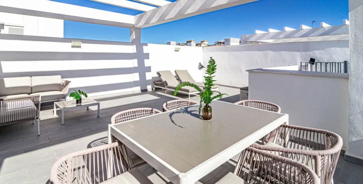 Sale of penthouse in Estepona 4