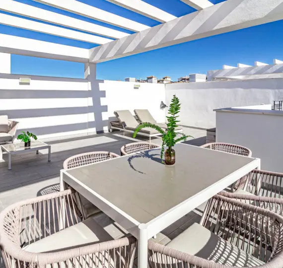 Sale of penthouse in Estepona