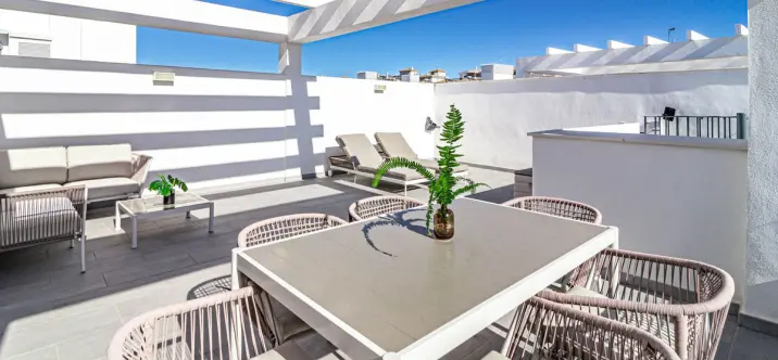 Sale of penthouse in Estepona 3