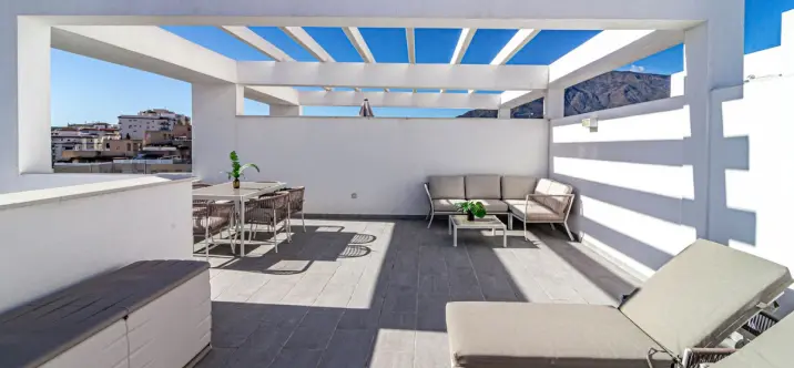 Sale of penthouse in Estepona 4