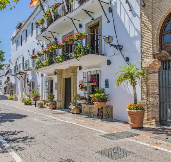 Продажа апартаментов на среднем этаже в Marbella