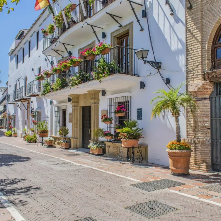 Sale of middle floor apartment in Marbella
