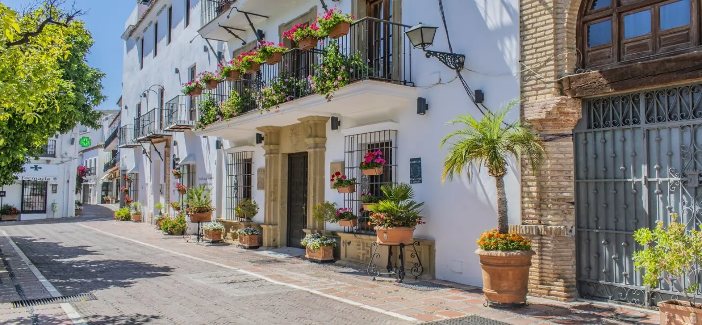 Sale of middle floor apartment in Marbella 1