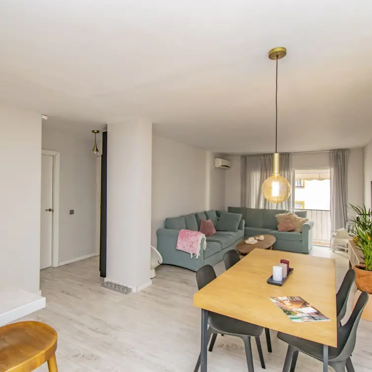 Sale of middle floor apartment in Marbella