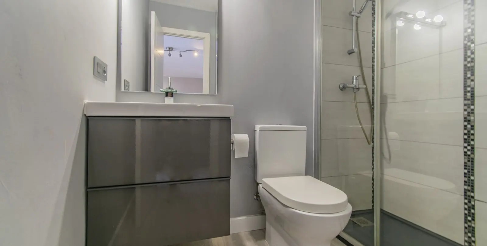 Sale of middle floor apartment in Marbella 26