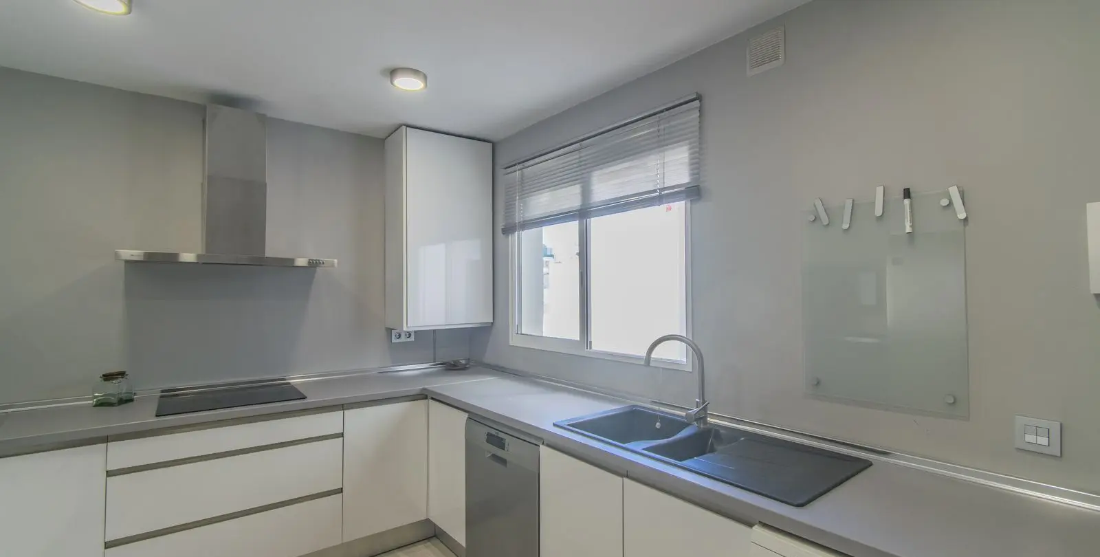 Sale of middle floor apartment in Marbella 32