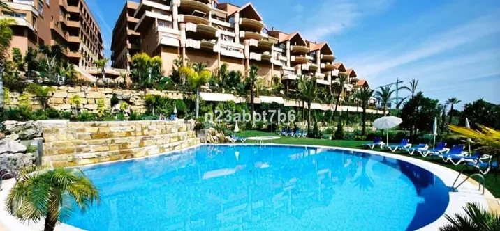 Sale of middle floor apartment in Nueva Andalucía 0