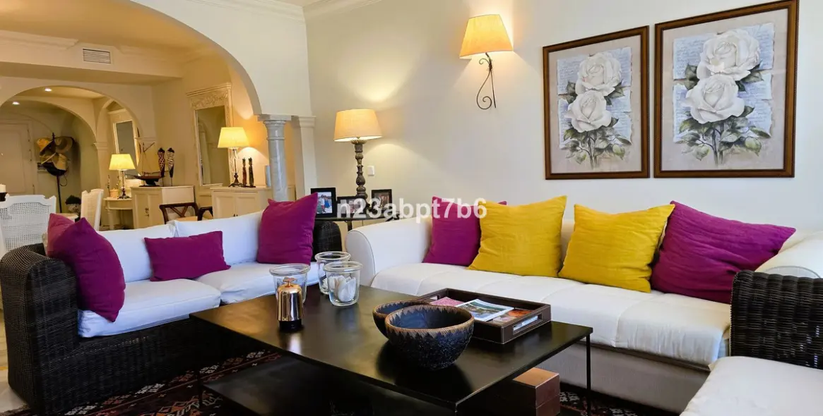 Sale of middle floor apartment in Nueva Andalucía 2