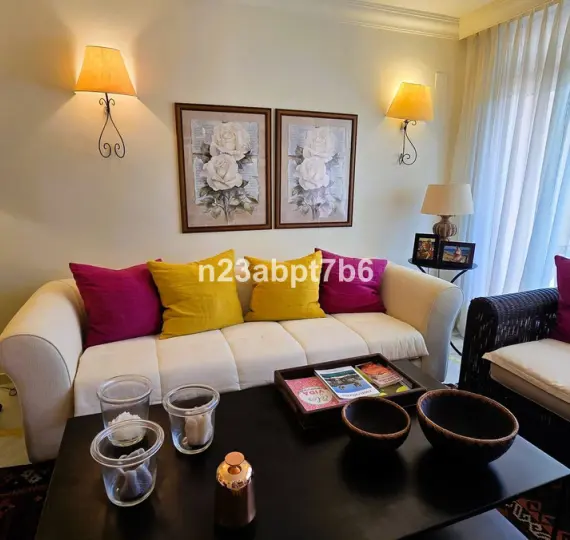 Sale of middle floor apartment in Nueva Andalucía