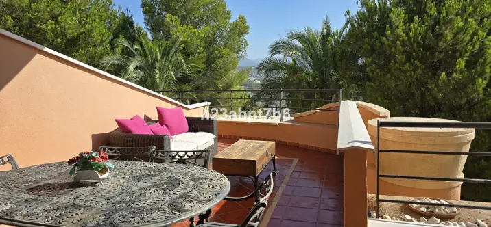 Sale of middle floor apartment in Nueva Andalucía 3