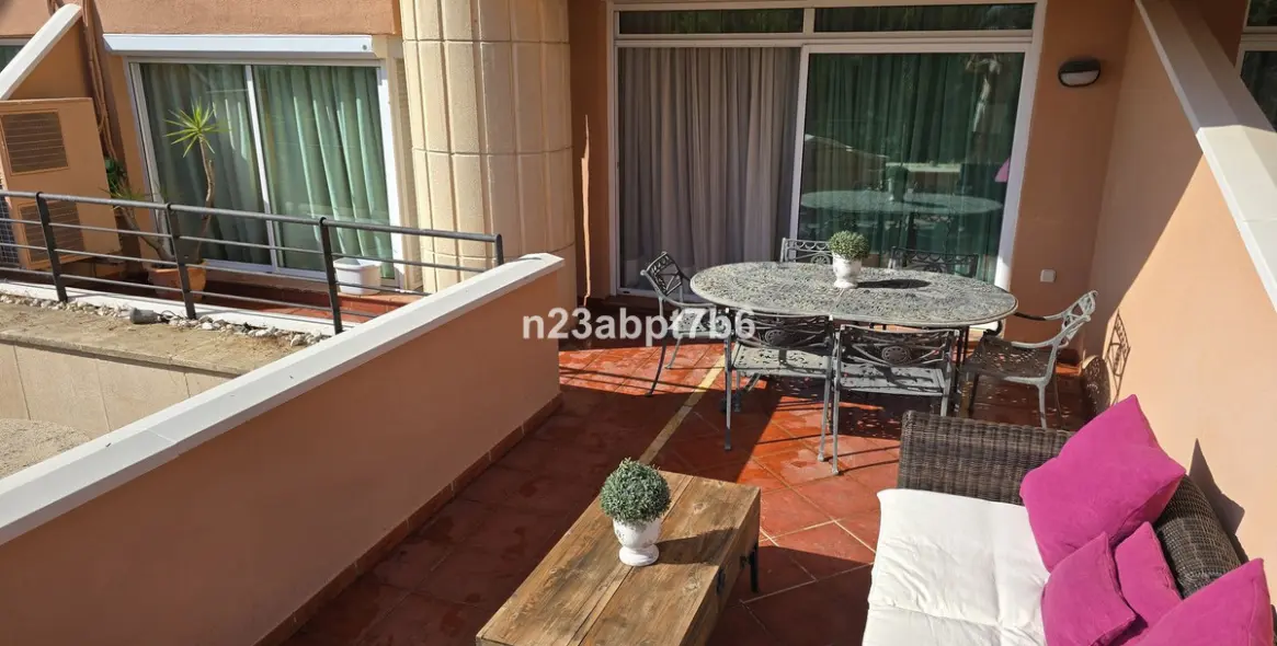 Sale of middle floor apartment in Nueva Andalucía 5