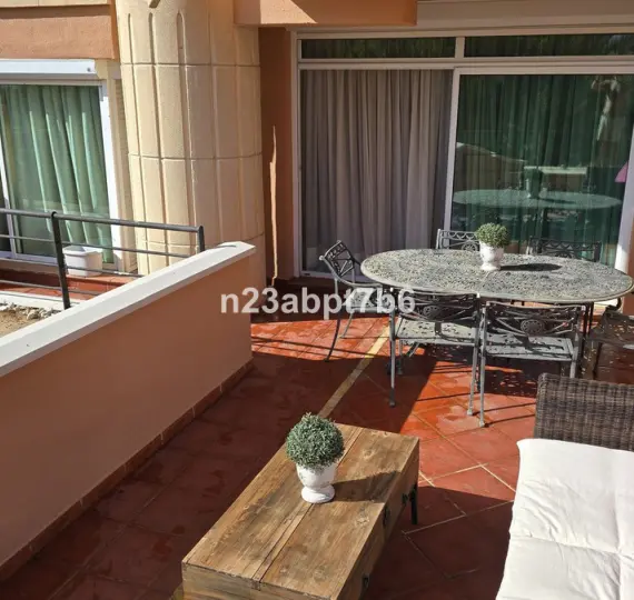 Sale of middle floor apartment in Nueva Andalucía