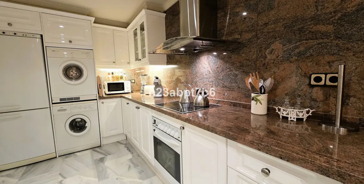 Sale of middle floor apartment in Nueva Andalucía 9