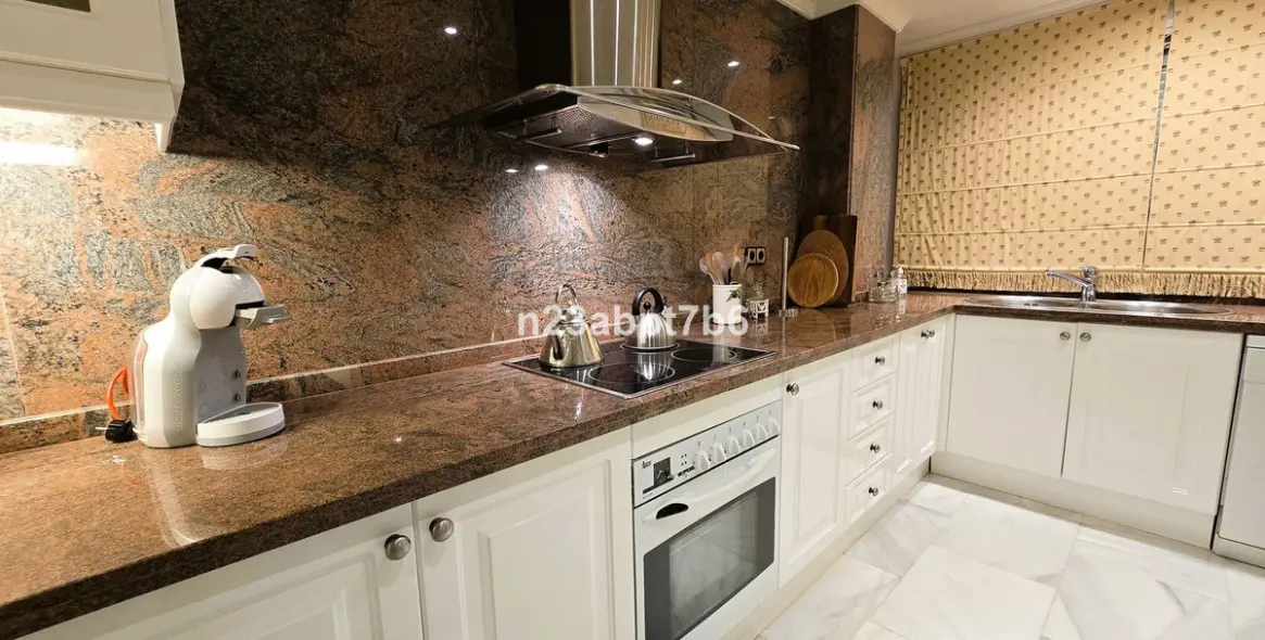 Sale of middle floor apartment in Nueva Andalucía 10