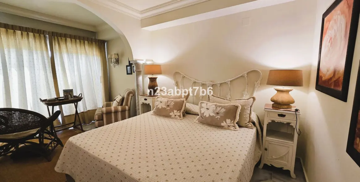 Sale of middle floor apartment in Nueva Andalucía 11