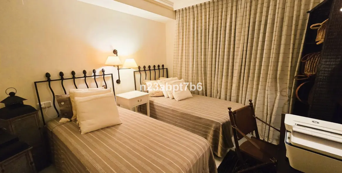 Sale of middle floor apartment in Nueva Andalucía 13