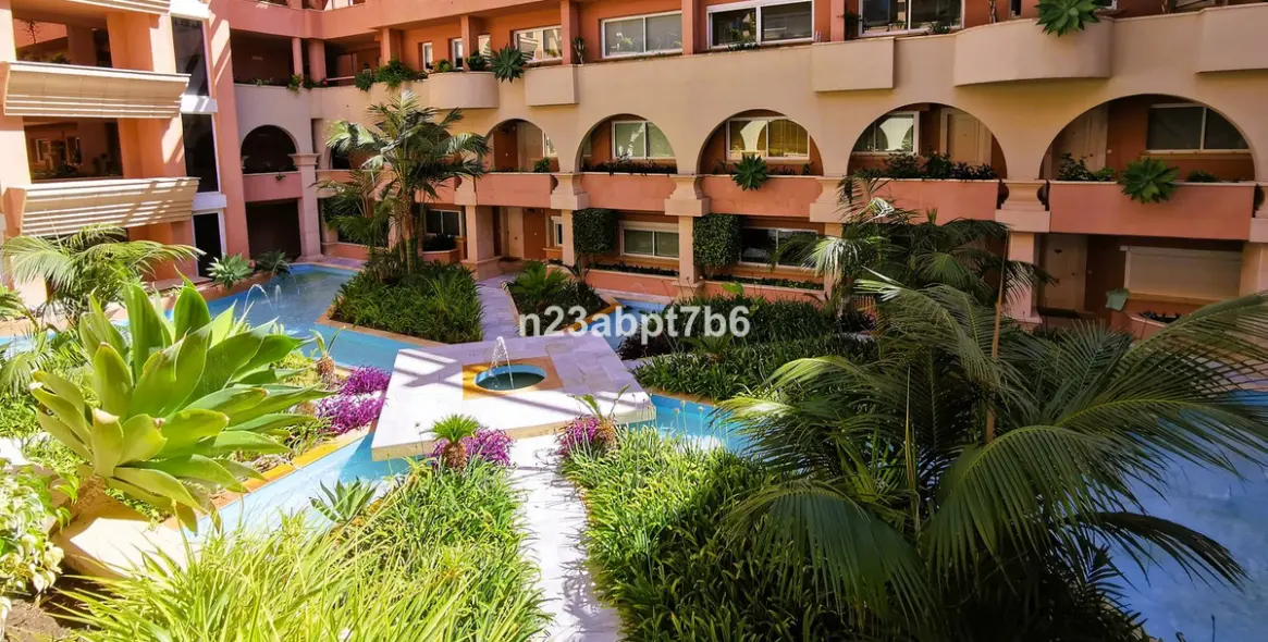 Sale of middle floor apartment in Nueva Andalucía 16